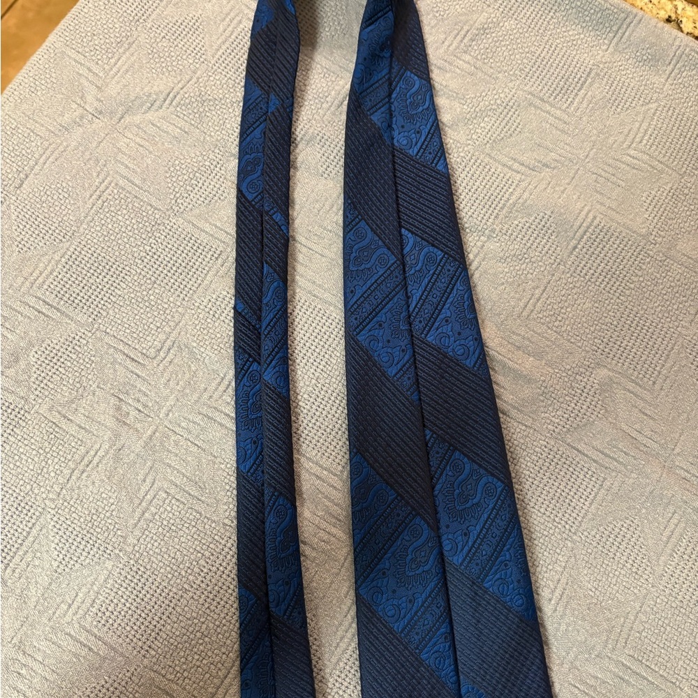 Stunning Blue Patterned Men's Lilly Dache’ Tie - Picture 7 of 11